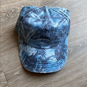 Billabong hat. Like new.